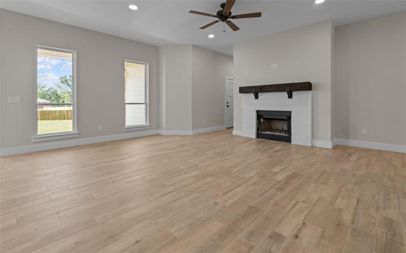 16509 Crossing Circle, Lindale, TX 75771, 4 Bedrooms Bedrooms, ,2 BathroomsBathrooms,Residential,For Sale,16509 Crossing Circle,20934493