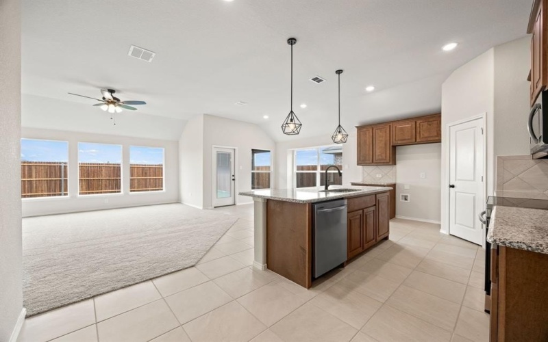 1153 Avery, Granbury, TX 76049, 3 Habitaciones Habitaciones , ,2 BañosBaños,Residential,En Venta,1153 Avery,20935295