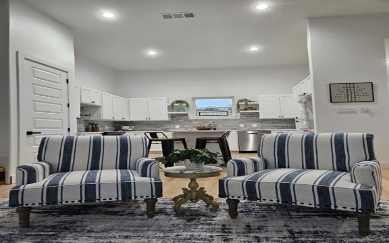 401 Peacock Street, Cleburne, TX 76031, 3 Bedrooms Bedrooms, ,2 BathroomsBathrooms,Residential Lease,For Rent,401 Peacock Street,20935354