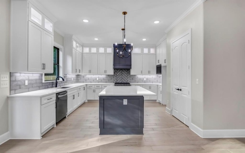2014 Locklear Lane, Tyler, TX 75703, 4 Bedrooms Bedrooms, ,2 BathroomsBathrooms,Residential,For Sale,2014 Locklear Lane,20935445