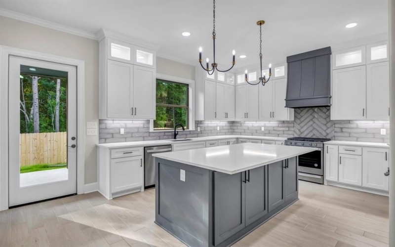 2014 Locklear Lane, Tyler, TX 75703, 4 Bedrooms Bedrooms, ,2 BathroomsBathrooms,Residential,For Sale,2014 Locklear Lane,20935445