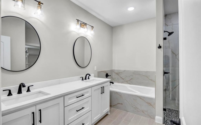 2014 Locklear Lane, Tyler, TX 75703, 4 Bedrooms Bedrooms, ,2 BathroomsBathrooms,Residential,For Sale,2014 Locklear Lane,20935445