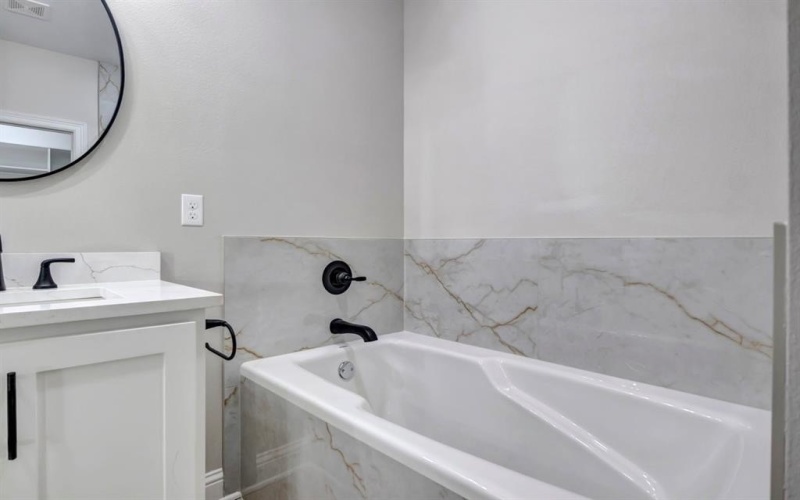 2014 Locklear Lane, Tyler, TX 75703, 4 Bedrooms Bedrooms, ,2 BathroomsBathrooms,Residential,For Sale,2014 Locklear Lane,20935445