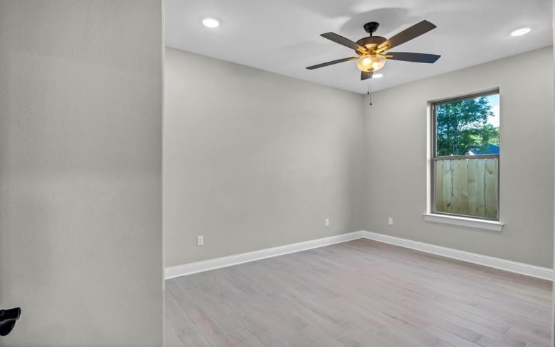 2014 Locklear Lane, Tyler, TX 75703, 4 Bedrooms Bedrooms, ,2 BathroomsBathrooms,Residential,For Sale,2014 Locklear Lane,20935445