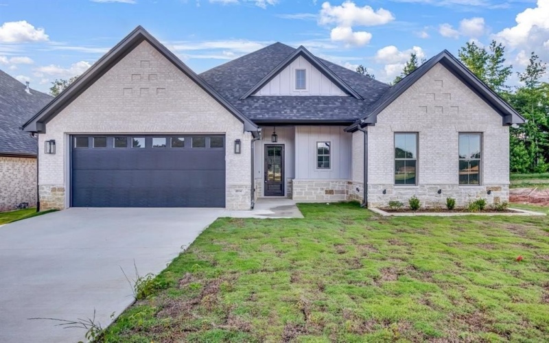 2014 Locklear Lane, Tyler, TX 75703, 4 Bedrooms Bedrooms, ,2 BathroomsBathrooms,Residential,For Sale,2014 Locklear Lane,20935445