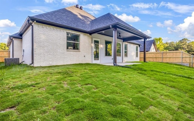 2014 Locklear Lane, Tyler, TX 75703, 4 Bedrooms Bedrooms, ,2 BathroomsBathrooms,Residential,For Sale,2014 Locklear Lane,20935445