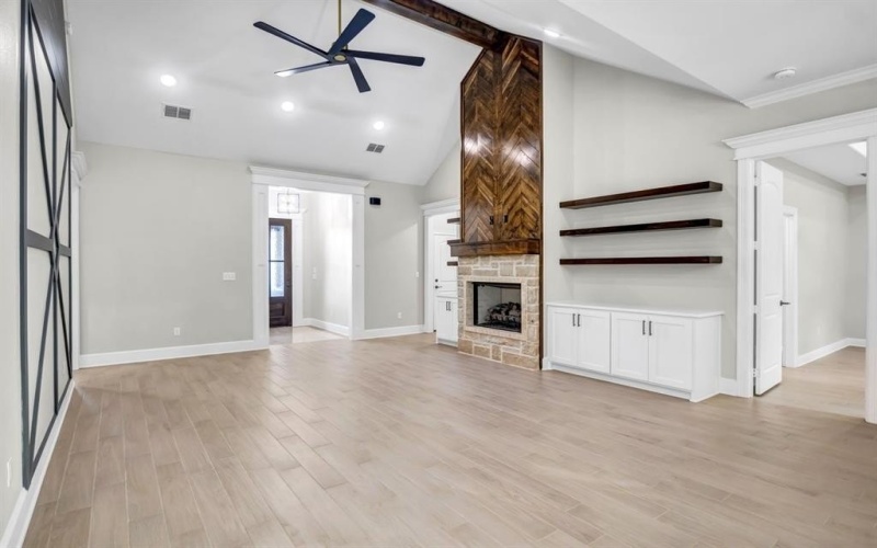 2014 Locklear Lane, Tyler, TX 75703, 4 Bedrooms Bedrooms, ,2 BathroomsBathrooms,Residential,For Sale,2014 Locklear Lane,20935445