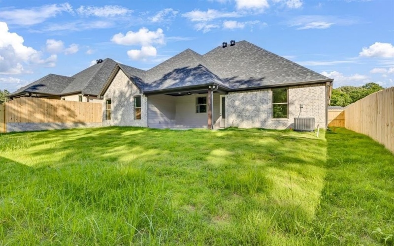 2010 Locklear Lane, Tyler, TX 75703, 4 Bedrooms Bedrooms, ,2 BathroomsBathrooms,Residential,For Sale,2010 Locklear Lane,20935492