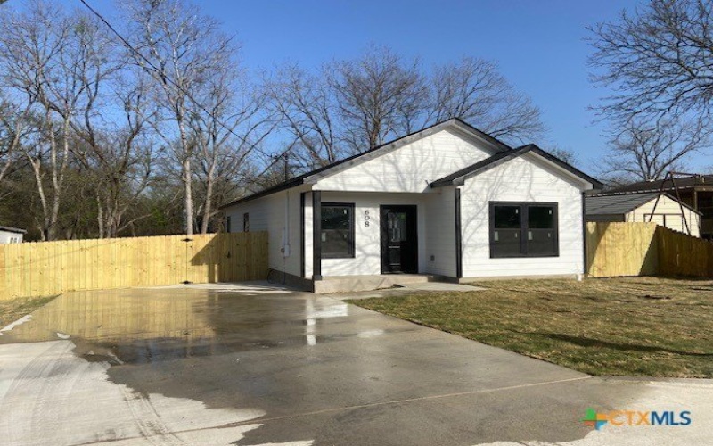 608 N Cedar Avenue, Luling, TX 78648, 3 Bedrooms Bedrooms, ,2 BathroomsBathrooms,Residential,For Sale,608 N Cedar Avenue,573815