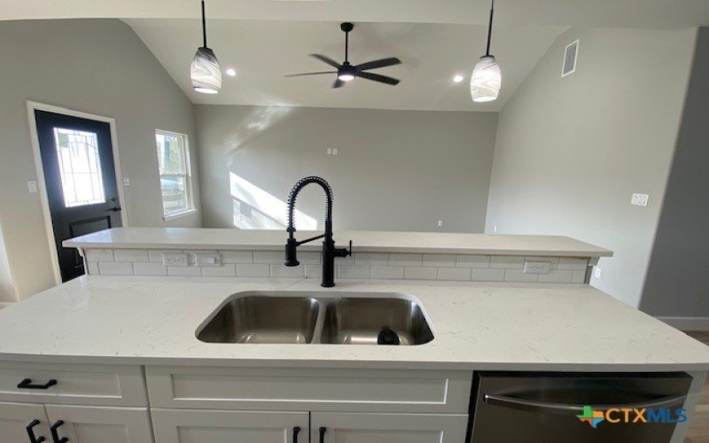 608 N Cedar Avenue, Luling, TX 78648, 3 Bedrooms Bedrooms, ,2 BathroomsBathrooms,Residential,For Sale,608 N Cedar Avenue,573815