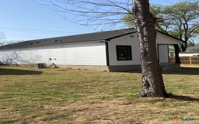 608 N Cedar Avenue, Luling, TX 78648, 3 Bedrooms Bedrooms, ,2 BathroomsBathrooms,Residential,For Sale,608 N Cedar Avenue,573815