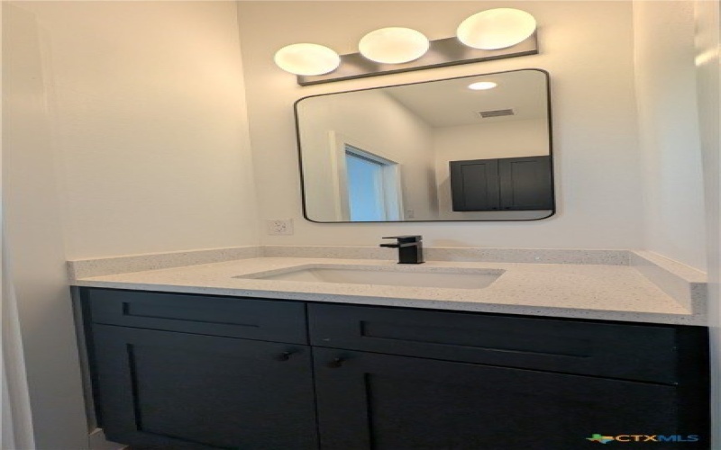 1108 Chestnut Street #B, San Marcos, TX 78666, 3 Habitaciones Habitaciones , ,2 BañosBaños,Residential Lease,En Alquiler,1108 Chestnut Street,580023