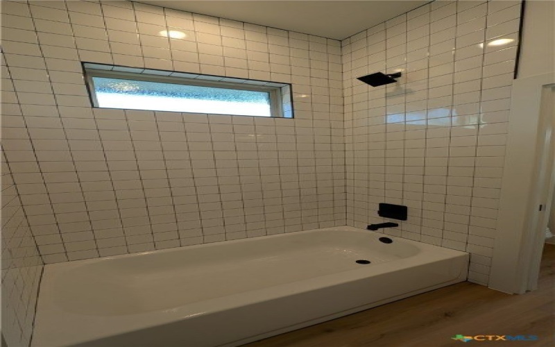 1108 Chestnut Street #B, San Marcos, TX 78666, 3 Habitaciones Habitaciones , ,2 BañosBaños,Residential Lease,En Alquiler,1108 Chestnut Street,580023