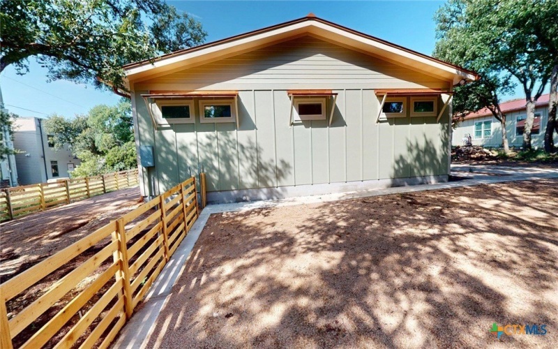 1108 Chestnut Street #B, San Marcos, TX 78666, 3 Habitaciones Habitaciones , ,2 BañosBaños,Residential Lease,En Alquiler,1108 Chestnut Street,580023