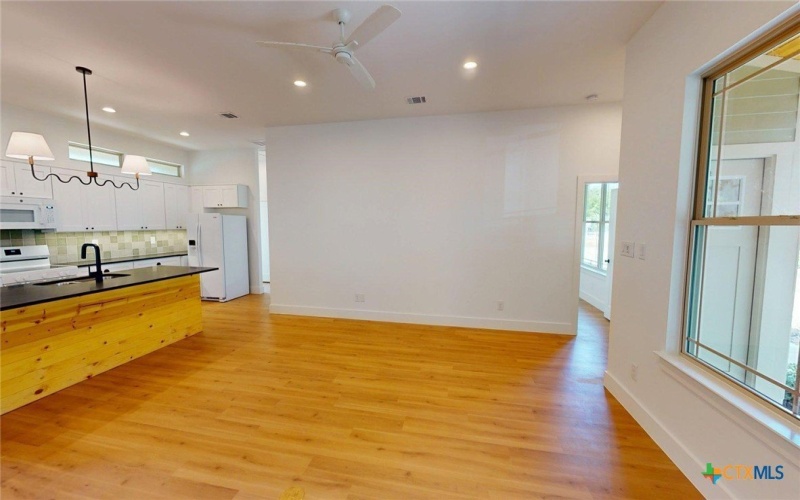 1108 Chestnut Street #B, San Marcos, TX 78666, 3 Habitaciones Habitaciones , ,2 BañosBaños,Residential Lease,En Alquiler,1108 Chestnut Street,580023