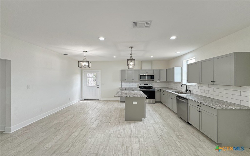 1637 Bob White Drive, Spring Branch, TX 78070, 3 Bedrooms Bedrooms, ,2 BathroomsBathrooms,Residential,For Sale,1637 Bob White Drive,580161