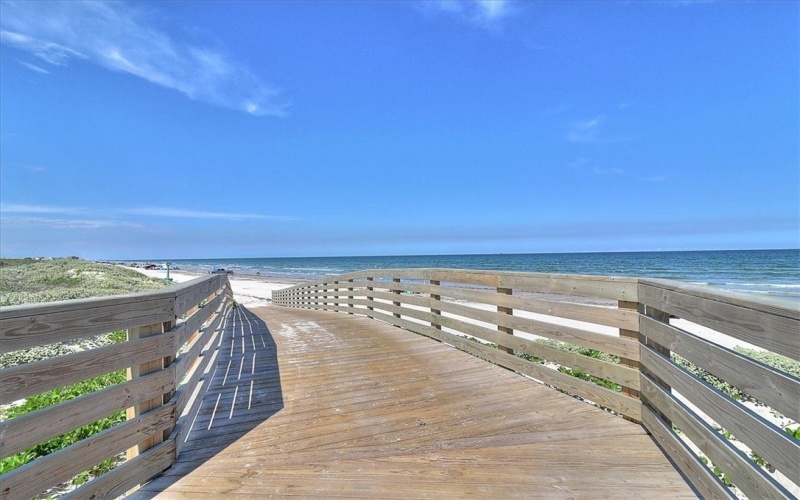 121 Frontside Drive, Corpus Christi, TX 78373, 5 Bedrooms Bedrooms, ,3 BathroomsBathrooms,Residential,For Sale,121 Frontside Drive,458762