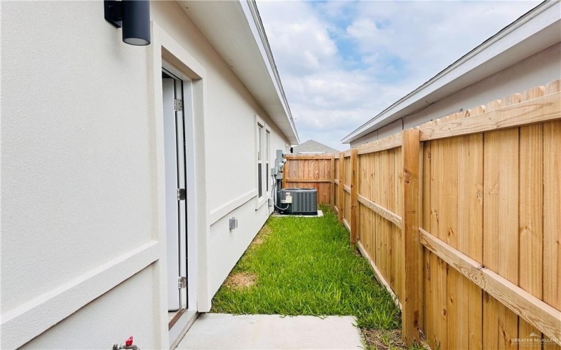 1019 N Clarence Avenue #2, Edinburg, TX 78539, 3 Habitaciones Habitaciones , ,2 BañosBaños,Residential Lease,En Alquiler,1019 N Clarence Avenue,471353