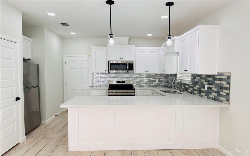 1019 N Clarence Avenue #2, Edinburg, TX 78539, 3 Habitaciones Habitaciones , ,2 BañosBaños,Residential Lease,En Alquiler,1019 N Clarence Avenue,471353