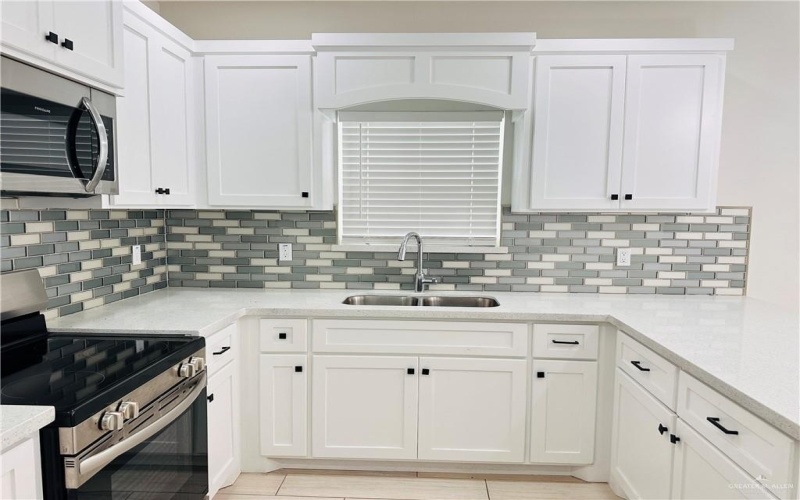 1019 N Clarence Avenue #2, Edinburg, TX 78539, 3 Habitaciones Habitaciones , ,2 BañosBaños,Residential Lease,En Alquiler,1019 N Clarence Avenue,471353