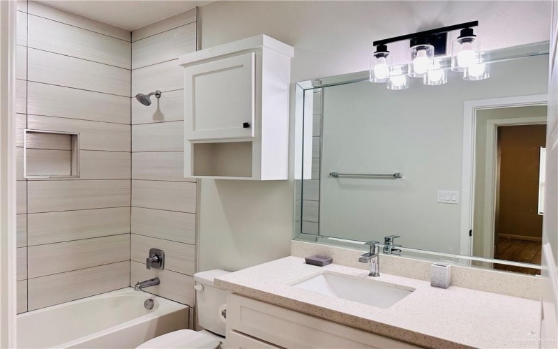 1019 N Clarence Avenue #2, Edinburg, TX 78539, 3 Habitaciones Habitaciones , ,2 BañosBaños,Residential Lease,En Alquiler,1019 N Clarence Avenue,471353