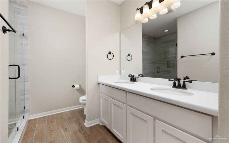 14300 Chalk Ridge Drive, McAllen, TX 78504, 5 Habitaciones Habitaciones , ,3 BañosBaños,Residential,En Venta,14300 Chalk Ridge Drive,464378