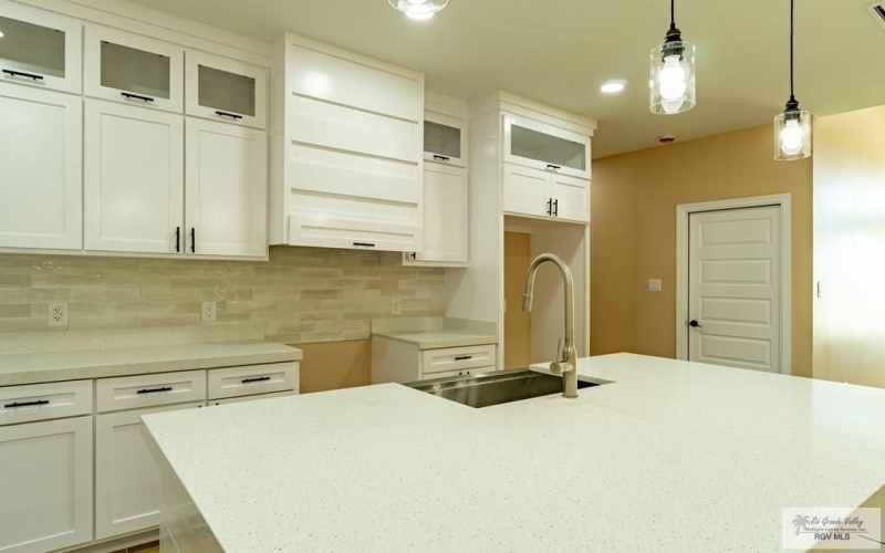 113 REPUBLIC CIR, SAN BENITO, TX 78586, 3 Habitaciones Habitaciones , ,2 BañosBaños,Residential,En Venta,113 REPUBLIC CIR,29758676