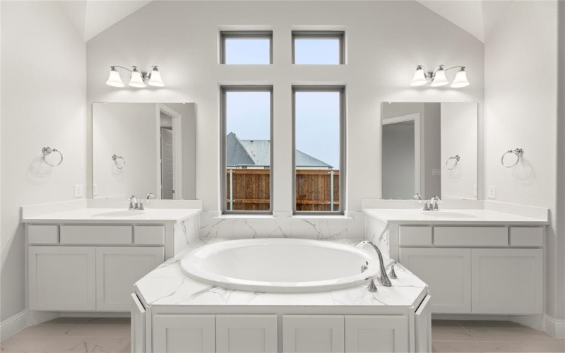 1004 Roys, Rockwall, TX 75087, 4 Bedrooms Bedrooms, ,5 BathroomsBathrooms,Residential,For Sale,1004 Roys,20742293