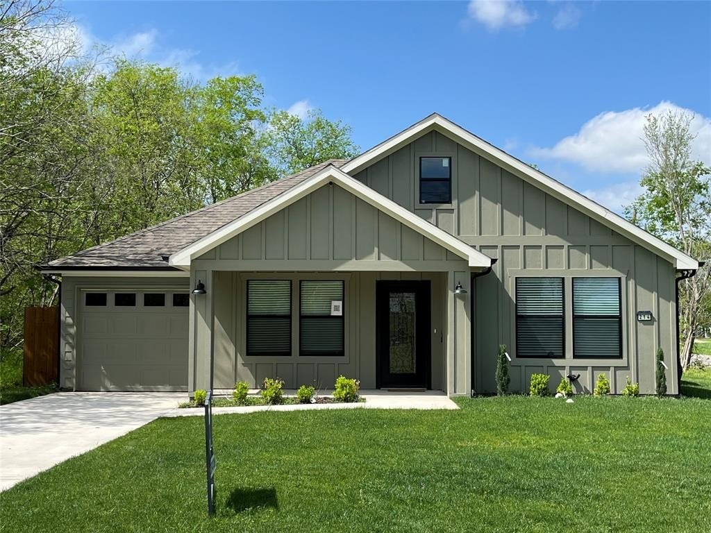 214 E 15th Avenue, Corsicana, TX 75110, 4 Habitaciones Habitaciones , ,2 BañosBaños,Residential,En Venta,214 E 15th Avenue,20742901