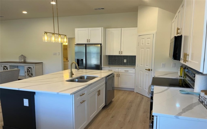 214 E 15th Avenue, Corsicana, TX 75110, 4 Habitaciones Habitaciones , ,2 BañosBaños,Residential,En Venta,214 E 15th Avenue,20742901