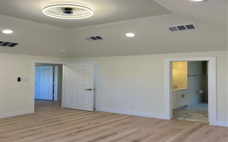 214 E 15th Avenue, Corsicana, TX 75110, 4 Habitaciones Habitaciones , ,2 BañosBaños,Residential,En Venta,214 E 15th Avenue,20742901