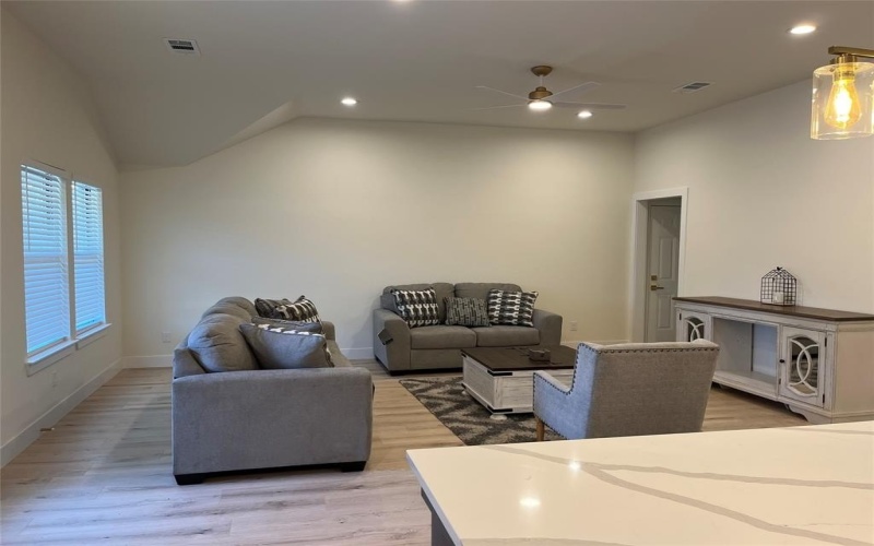 214 E 15th Avenue, Corsicana, TX 75110, 4 Habitaciones Habitaciones , ,2 BañosBaños,Residential,En Venta,214 E 15th Avenue,20742901