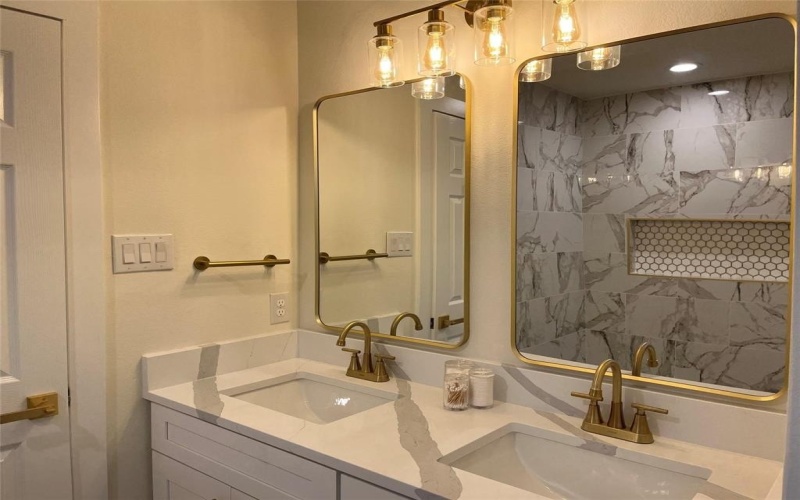 214 E 15th Avenue, Corsicana, TX 75110, 4 Habitaciones Habitaciones , ,2 BañosBaños,Residential,En Venta,214 E 15th Avenue,20742901