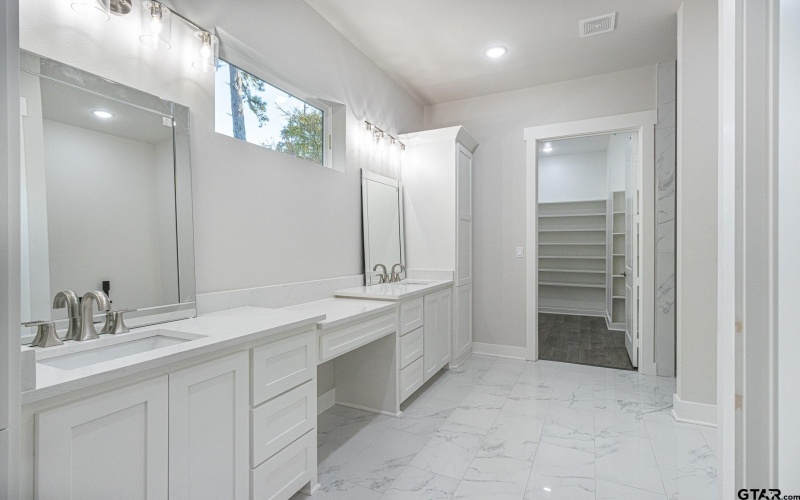 3928 Hogan Dr, Tyler, TX 75709, 4 Bedrooms Bedrooms, ,2 BathroomsBathrooms,Residential,For Sale,3928 Hogan Dr,25007388