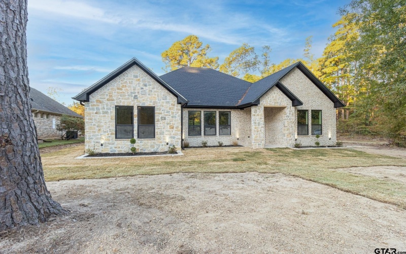 3928 Hogan Dr, Tyler, TX 75709, 4 Bedrooms Bedrooms, ,2 BathroomsBathrooms,Residential,For Sale,3928 Hogan Dr,25007388