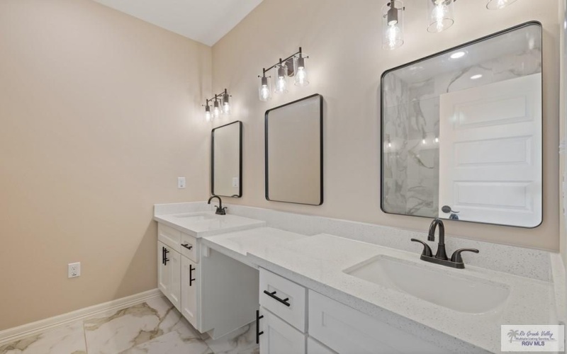 727 N MILAM ST., SAN BENITO, TX 78586, 3 Habitaciones Habitaciones , ,2 BañosBaños,Residential,En Venta,727 N MILAM ST.,29765267