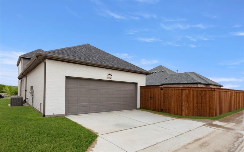 9324 Blooming Ivy Drive, Mesquite, TX 75126, 4 Bedrooms Bedrooms, ,3 BathroomsBathrooms,Residential,For Sale,9324 Blooming Ivy Drive,20779732