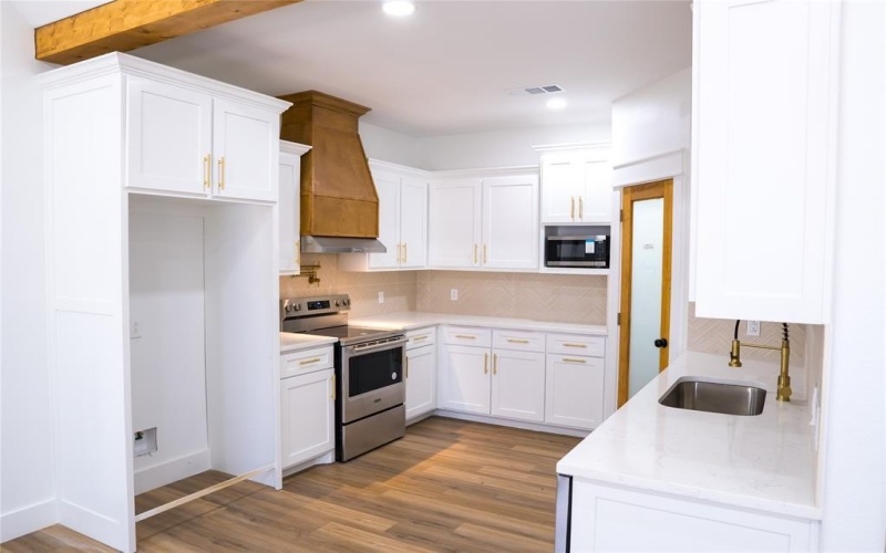 7694 Portwood Road, Azle, TX 76020, 3 Bedrooms Bedrooms, ,2 BathroomsBathrooms,Residential,For Sale,7694 Portwood Road,20880339