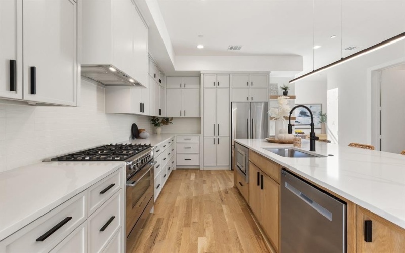 4330 Dickason Avenue #102, Dallas, TX 75219, 3 Bedrooms Bedrooms, ,3 BathroomsBathrooms,Residential,For Sale,4330 Dickason Avenue,20835301