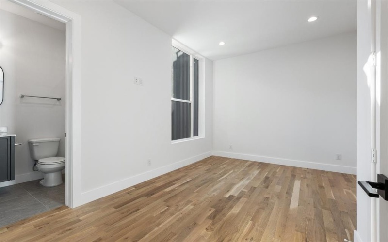 4330 Dickason Avenue #102, Dallas, TX 75219, 3 Bedrooms Bedrooms, ,3 BathroomsBathrooms,Residential,For Sale,4330 Dickason Avenue,20835301