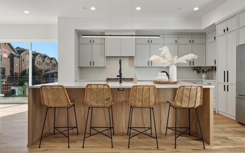 4330 Dickason Avenue #102, Dallas, TX 75219, 3 Bedrooms Bedrooms, ,3 BathroomsBathrooms,Residential,For Sale,4330 Dickason Avenue,20835301