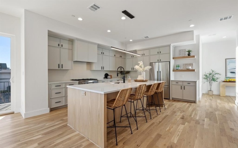 4330 Dickason Avenue #102, Dallas, TX 75219, 3 Bedrooms Bedrooms, ,3 BathroomsBathrooms,Residential,For Sale,4330 Dickason Avenue,20835301