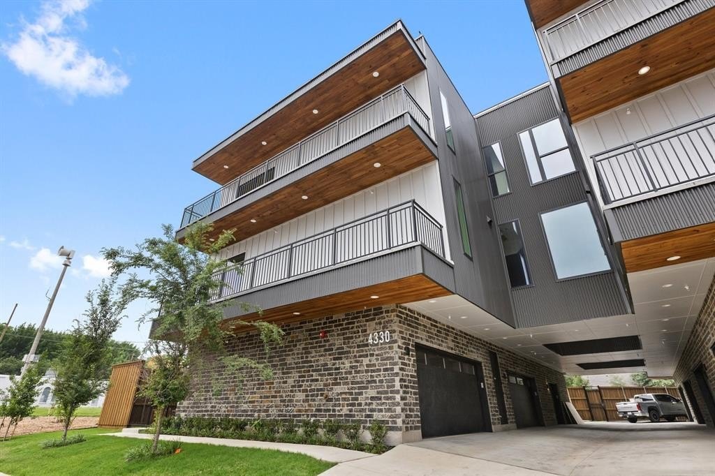 4330 Dickason Avenue #201, Dallas, TX 75219, 3 Bedrooms Bedrooms, ,3 BathroomsBathrooms,Residential,For Sale,4330 Dickason Avenue,20835305