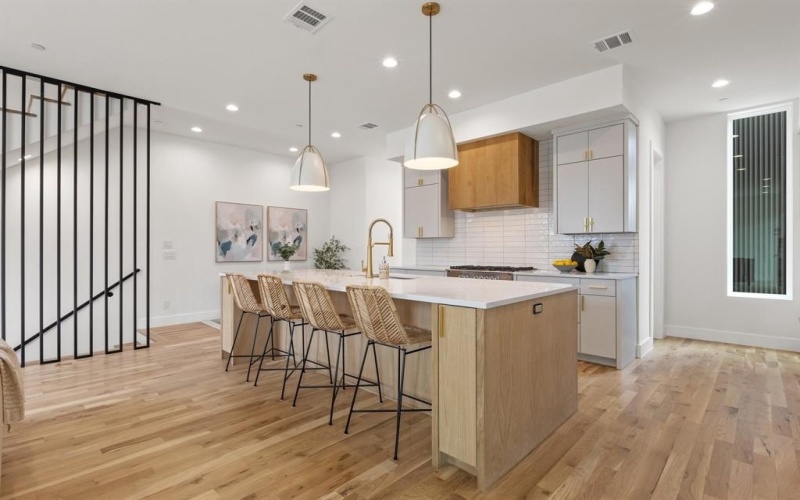 4330 Dickason Avenue #201, Dallas, TX 75219, 3 Bedrooms Bedrooms, ,3 BathroomsBathrooms,Residential,For Sale,4330 Dickason Avenue,20835305
