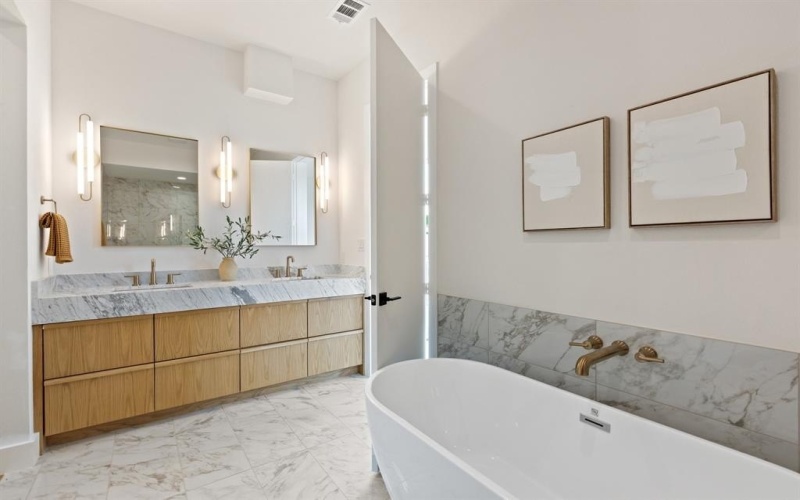 4330 Dickason Avenue #201, Dallas, TX 75219, 3 Bedrooms Bedrooms, ,3 BathroomsBathrooms,Residential,For Sale,4330 Dickason Avenue,20835305