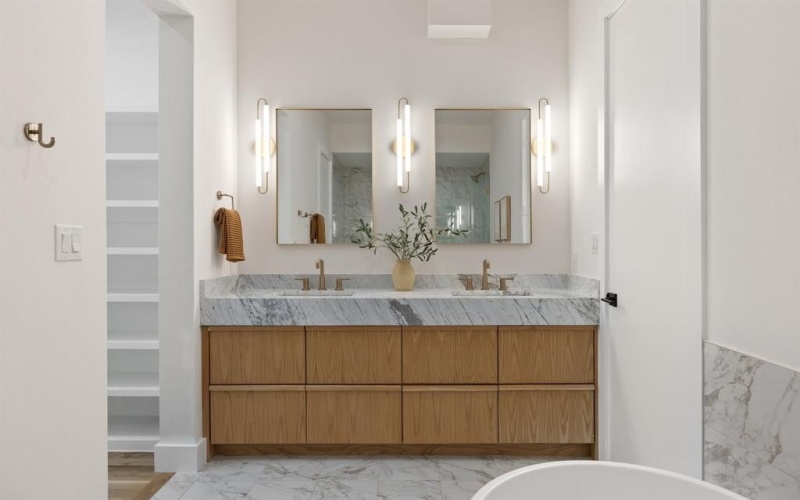 4330 Dickason Avenue #201, Dallas, TX 75219, 3 Bedrooms Bedrooms, ,3 BathroomsBathrooms,Residential,For Sale,4330 Dickason Avenue,20835305