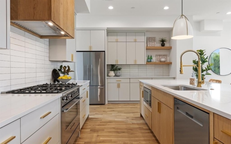 4330 Dickason Avenue #201, Dallas, TX 75219, 3 Bedrooms Bedrooms, ,3 BathroomsBathrooms,Residential,For Sale,4330 Dickason Avenue,20835305