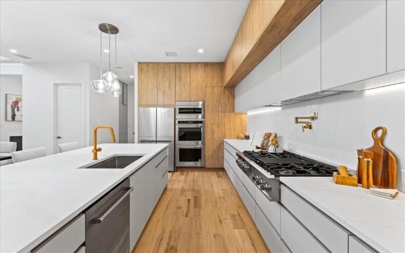 4915 W University Boulevard, Dallas, TX 75209, 5 Bedrooms Bedrooms, ,6 BathroomsBathrooms,Residential,For Sale,4915 W University Boulevard,20890619