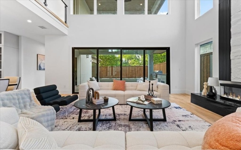 4915 W University Boulevard, Dallas, TX 75209, 5 Bedrooms Bedrooms, ,6 BathroomsBathrooms,Residential,For Sale,4915 W University Boulevard,20890619