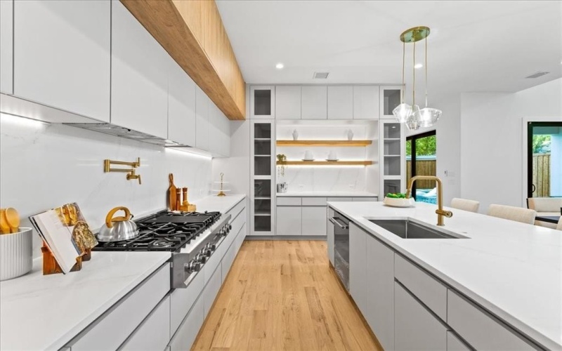 4915 W University Boulevard, Dallas, TX 75209, 5 Bedrooms Bedrooms, ,6 BathroomsBathrooms,Residential,For Sale,4915 W University Boulevard,20890619